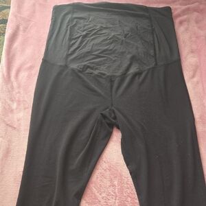 Isabel Maternity by Ingrid & Isabel Black Capri Leggings